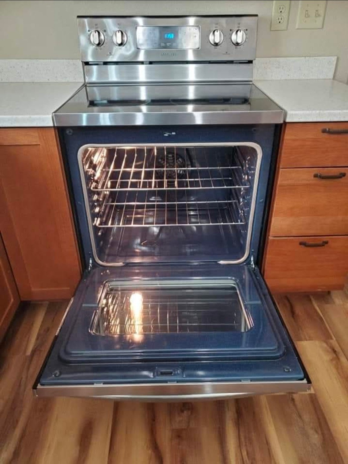 Move-out cleaned oven interior